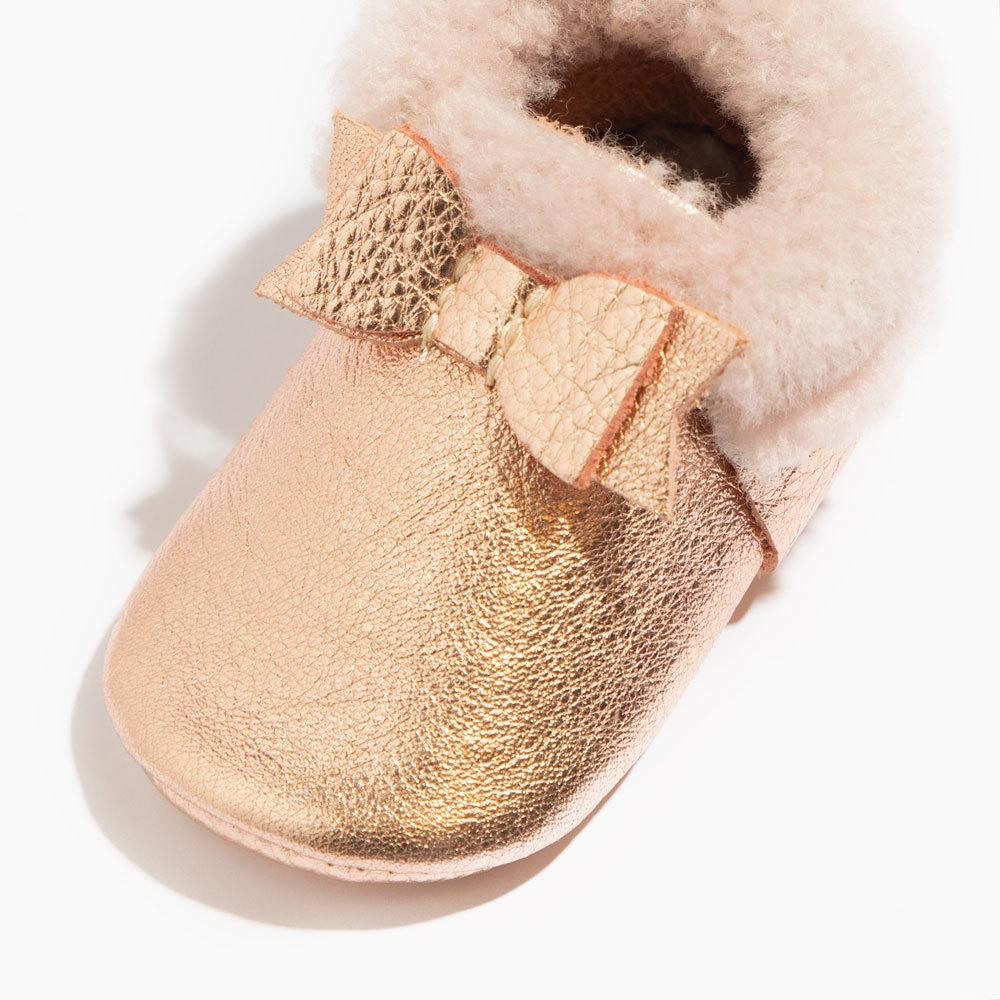 BNIB! FRESHLY PICKED Rose Gold Bow Pink Shearling - Picture 2 of 8